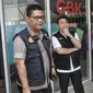 Ketua Tim Media Satgas Anti Mafia Bola Polri, Argo Yuwuno, memberikan keterangan usai menggeledah kantor PSSI di FX Tower, Jakarta, Rabu (30/1). Dokumen tersebut berkaitan dengan anggaran tahun 2017 dan 2018 dari PSSI. (Liputan6.com/Faizal Fanani)