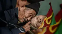 Kisah Suami Merawat Istri Selama 56 Tahun Tuai Pujian Netizen