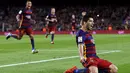 Ekspresi Luis Suarez setelah mencetak gol ketiga ke gawang Eibar dalam laga La Liga Spanyol di Stadion Camp Nou, Barcelona, Senin (26/10/2015) dini hari WIB. (Reuters/Albert Gea)