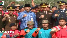 Satgas yang bertugas hingga tanggal 10 Oktober nanti juga membawa logistik bantuan berupa terpal, tenda dan selimut.