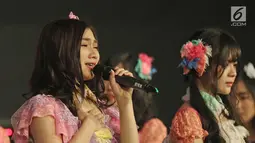 Member JKT 48, Melody menangis saat memberi pengumuman di acara 'JKT48 Request Hour Setlist Best 30 2017', Jakarta, Sabtu (4/11). Melody mengumumkan dirinya yang dari Tim J dan Tim T memutuskan lulus dari JKT48. (Liputan6.com/Herman Zakharia)