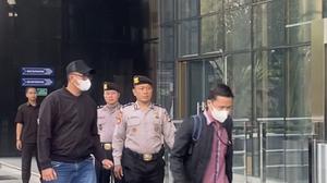 OTT Bupati Klaten, Tong Biru Berisi Uang Miliarian Disita KPK