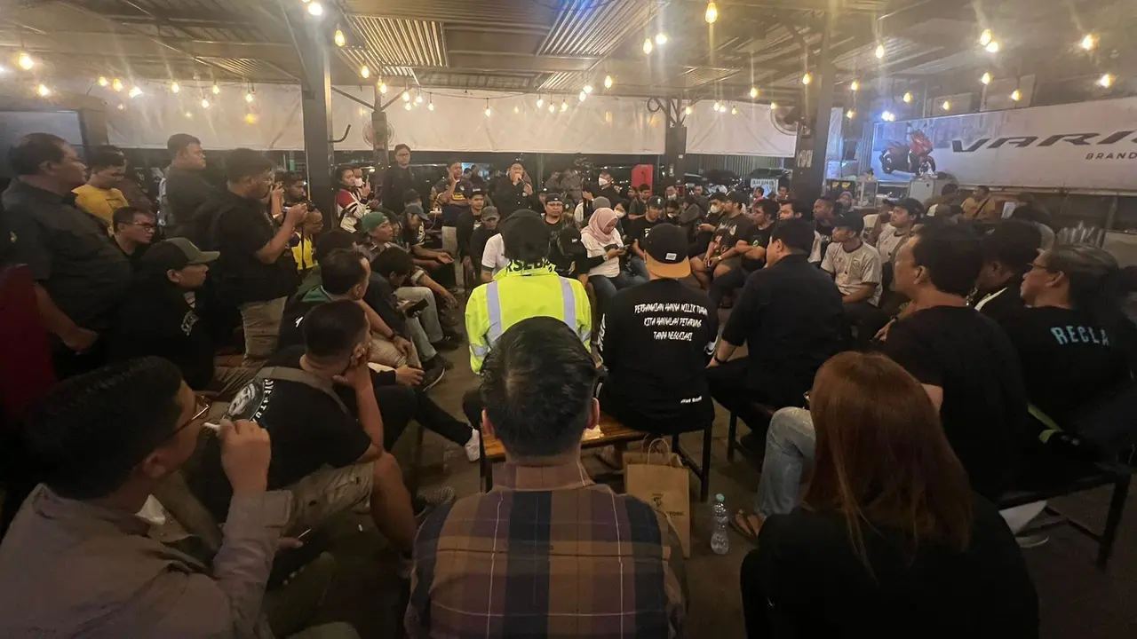 Ketua Umum PSSI, Erick Thohir Bertemu Bonek