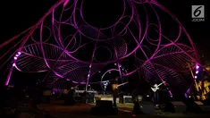 Grup musik Tohpati Bertiga tampil pada hari pertama Jazz Gunung 2018 di Kawasan Gunung Bromo, Jawa Timur, Jumat (27/7). Jazz Gunung Bromo ke sepuluh ini menampilkan sejumlah pemusik jazz tanah air dan macanegara (Liputan6.com/HO/Ridhwan Siregar)