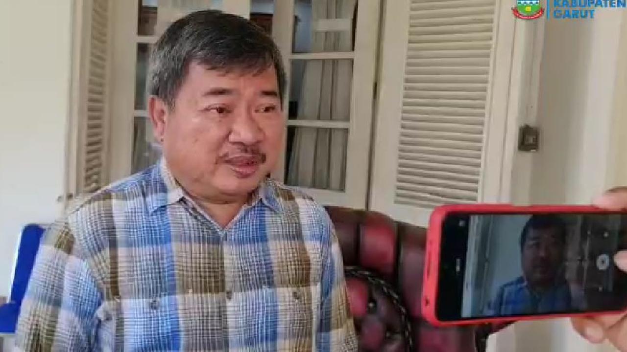 Bupati Garut Rudy Gunawan mengizinkan Aparatur Sipil Negara (ASN) di lingkungan Pemda Garut, menggunakan kendaraan dinas saat pelaksanaan cuti idul fitri 1443 H. (Liputan6.com/Jayadi Supriadin)