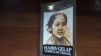 Buku Kartini Habis Gelap Terbitlah Terang terjemahan sastrawan Armijn Pane (Liputan6.com/Komarudin)