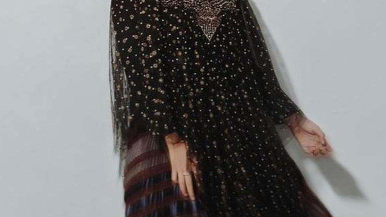 Adriana Blouse dengan Tutu Skirt, Terkesan Lebih Mewah<br>