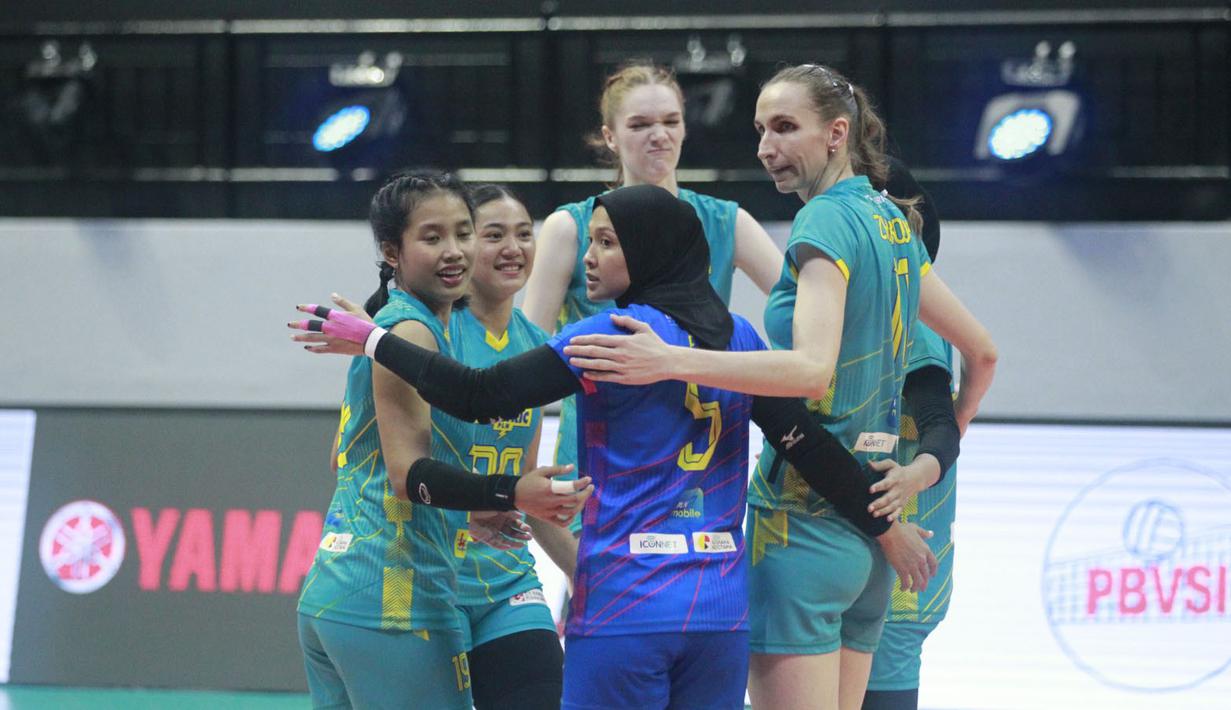 <p>Selebrasi para pemain Jakarta Electric PLN setelah mencetak angka saat menghadapi Jakarta Pertamina Enduro pada laga putaran pertama Final Four PLN Mobile Proliga 2024 di GOR Bung Tomo, Surabaya, Sabtu (6/7/2024). Jakarta Electric PLN menang 3-1 (25-23, 11-25, 25-21 dan 25-21). (Dok. PBVSI)</p>