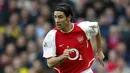 Robert Pires - Pires pernah membela klub Arsenal dan Aston Villa. Selama kariernya di Premier League, Pires telah mengemas 63 gol. (AFP/Odd Andersen)