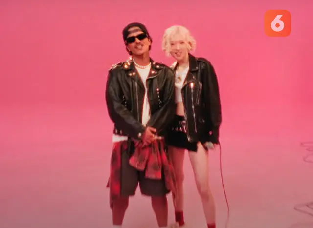 Tampil Sepanggung dengan Chris Martin