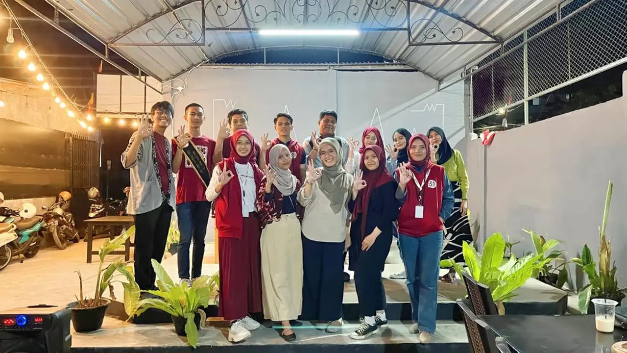 Dalam rangka menyambut momen bersejarah HUT ke-78 RI, Sandination Makassar, komunitas inovatif yang berkomitmen pada kolaborasi positif, menggelar kegiatan Bazar Dialog dengan tema menarik: "Peran Pemuda Dalam Mewujudkan Indonesia Emas 2045" (Istimewa)