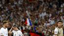 Ekspresi Pemain Jerman, Benedikt Hoewedes, Julian Draxler dan Mario gomez saat kalah dari Prancis pada semifinal piala Eropa 2016 di Stade Velodrome, Marseille, (7/7/2016). (EPA/Guillaume Horcajuelo)