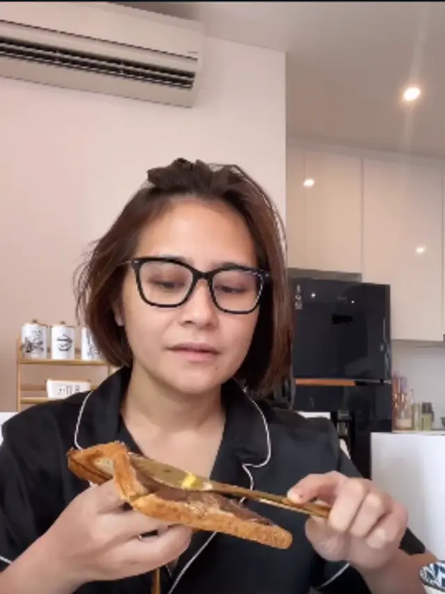 Potret Dapur Apartemen Prilly Latuconsina (Instagram prillylatuconsina96)
