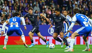 Pemain Real Madrid Jude Bellingham beraksi pada laga La Liga/Liga Spanyol antara Espanyol vs Madrid di Barcelona, Spanyol, Minggu, 3 Mei 2026. (AP Photo)