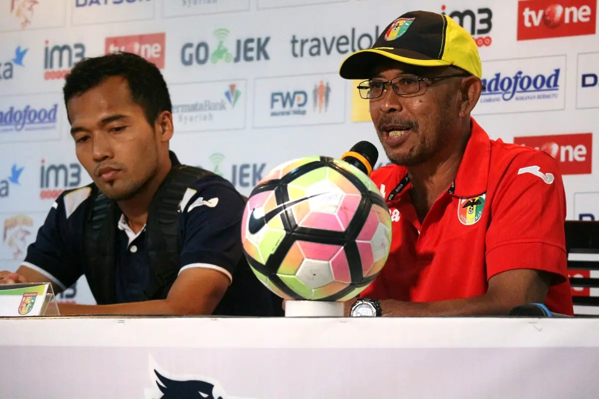 Pelatih Mitra Kukar, Yudi Suryata (kanan (Liputan6.com / Kukuh Saokani)