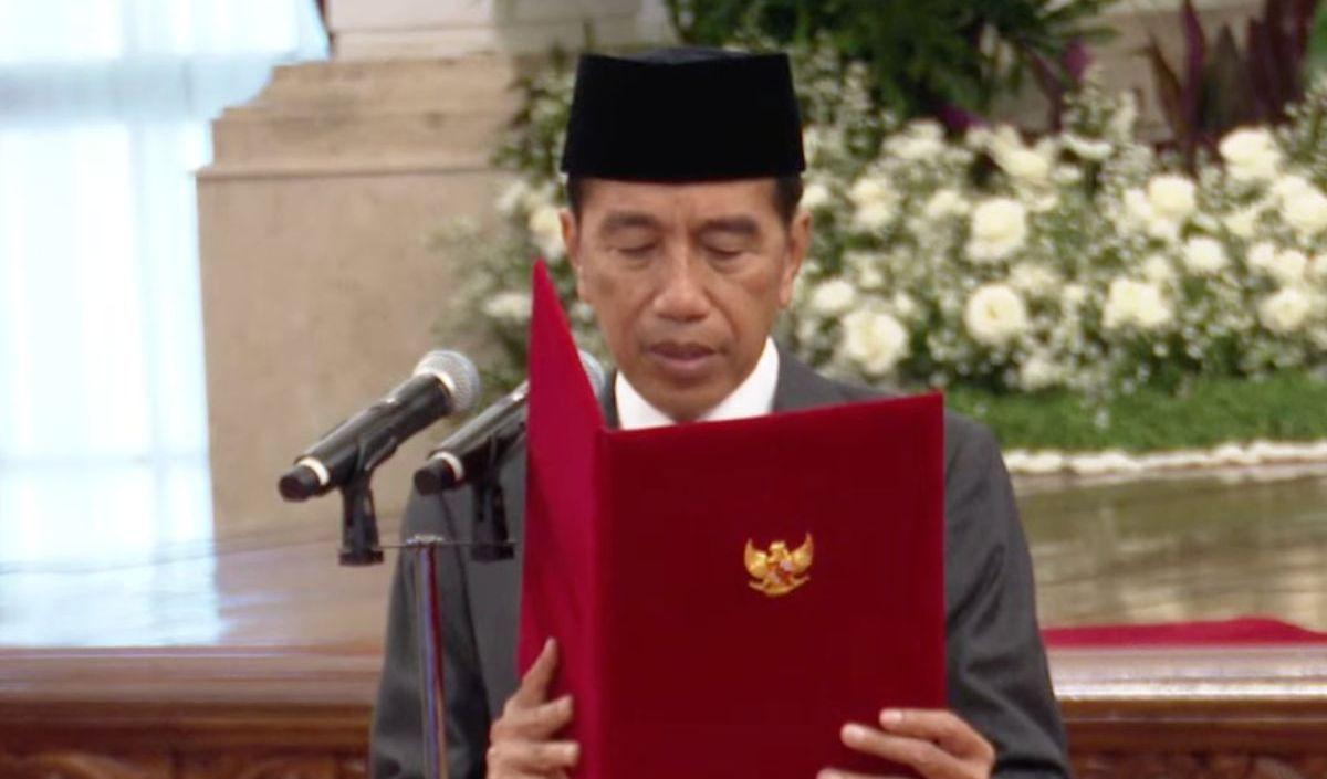 "Evaluasinya baik (atau) enggak, Pak?" tanya wartawan kepada Jokowi.<br>