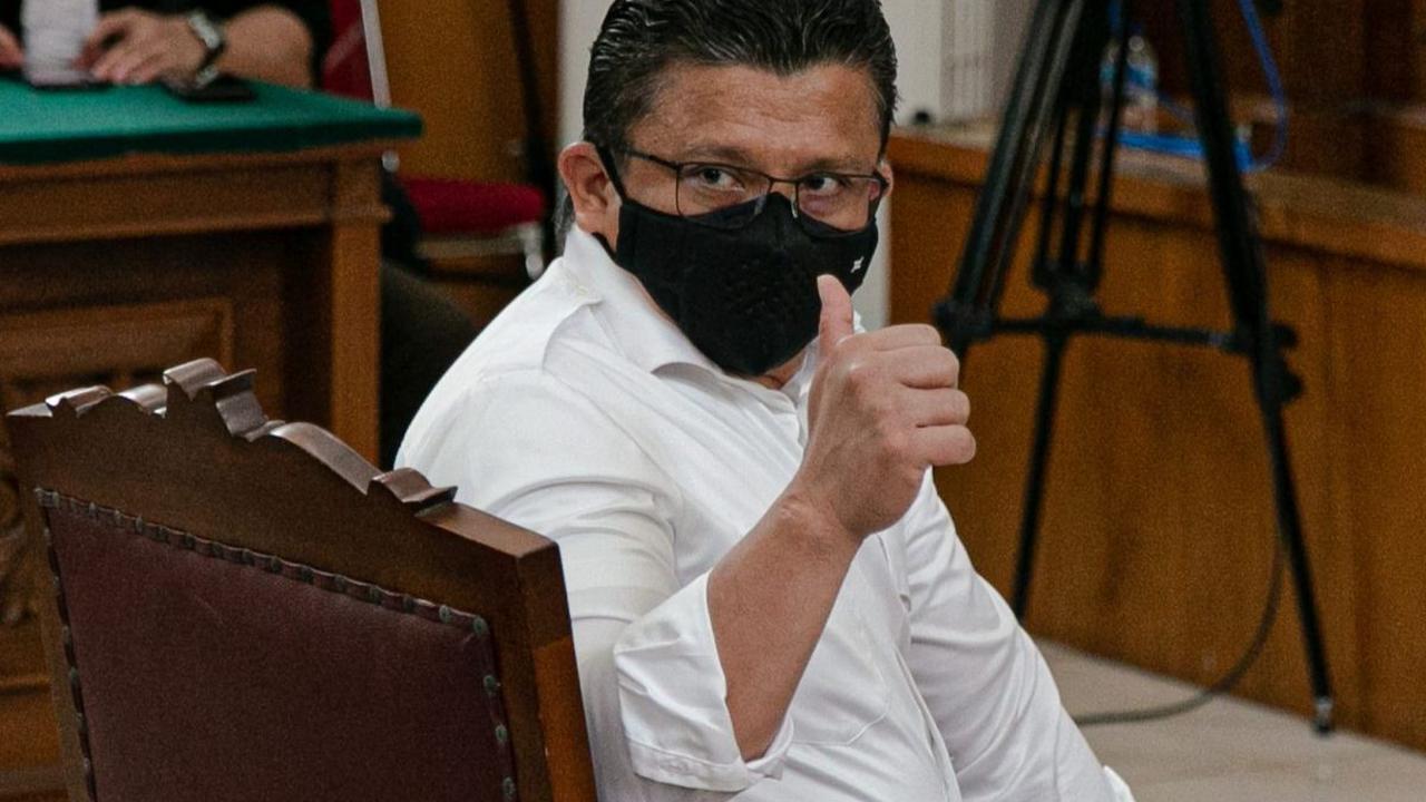 Mahkamah Agung (MA) RI memutuskan hukuman terdakwa pembunuhan berencana Brigadir Nofriansyah Yosua Hutabarat, Ferdy Sambo menjadi pidana penjara seumur hidup dari sebelumnya hukuman mati.