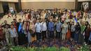 Juri SATU Indonesia Awards 2019, perwakilan Astra, pejabat daerah Kota Ternate foto bersama dengan peserta pada Bincang Inspiratif 10th SATU Indonesia Awards 2019 di Ternate (26/6/2019). Kegiatan tersebut merupakan program Semangat Astra Terpadu Untuk (SATU) Indonesia Awards. (Liputan6.com/HO/Ilham)