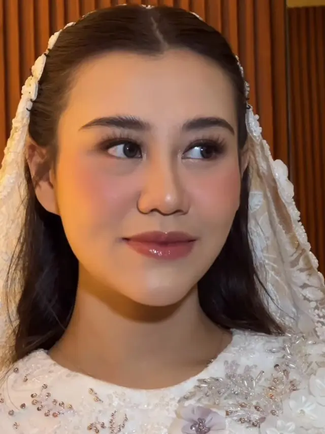 Rahasia Makeup Flawless Bumil Aaliyah Massaid di Tasyakuran 4 Bulan Kehamilan, Pancarkan Pregnancy Glow