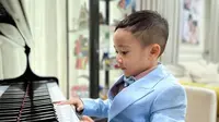 5 Momen Menggemaskan Rayyanza Sangat Serius Belajar Nyanyi, Lagu Cinta untuk Mama Jadi Andalan