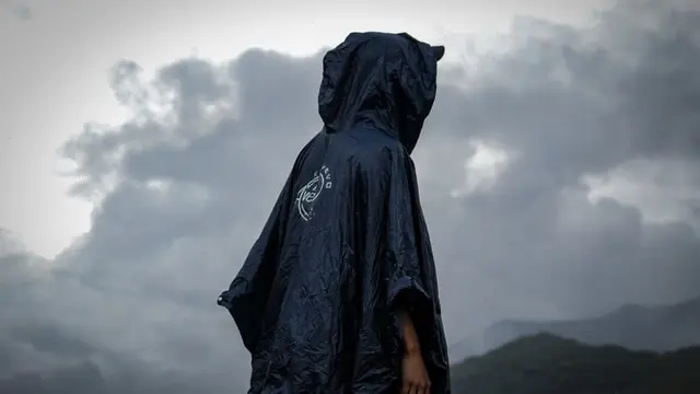 Cara Merawat Jas Hujan Agar Awet dan Nyaman Dipakai