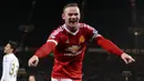 Wayne Rooney. Striker Inggris yang kini berusia 36 tahun dan telah pensiun pada Januari 2021 bersama Derby County ini total 16 musim berlaga di Liga Inggris mulai 2002/2003 hingga 2017/2018 bersama Everton dan Manchester United. Ia tampil dalam 15 laga pembuka Liga Inggris dengan mencetak 8 gol. Ia hanya absen dalam 1 laga pembuka di musim 2004/2005 saat proses perpindahannya dari Everton ke Manchester United. (AFP/Oli Scarff)