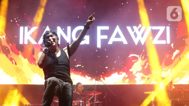 Lama Tak Muncul, Ikang Fawzi Gebrak Panggung Rock Legends Festival