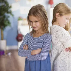 Cara Mengatasi Sibling Rivalry dengan Aktivitas Sederhana (Image by Freepik/gpointstudio)