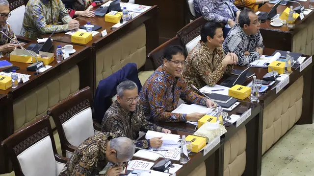 Menteri Keuangan Purbaya Yudhi Sadewa Hadiri Rapat Kerja Perdana dengan Komisi XI DPR RI