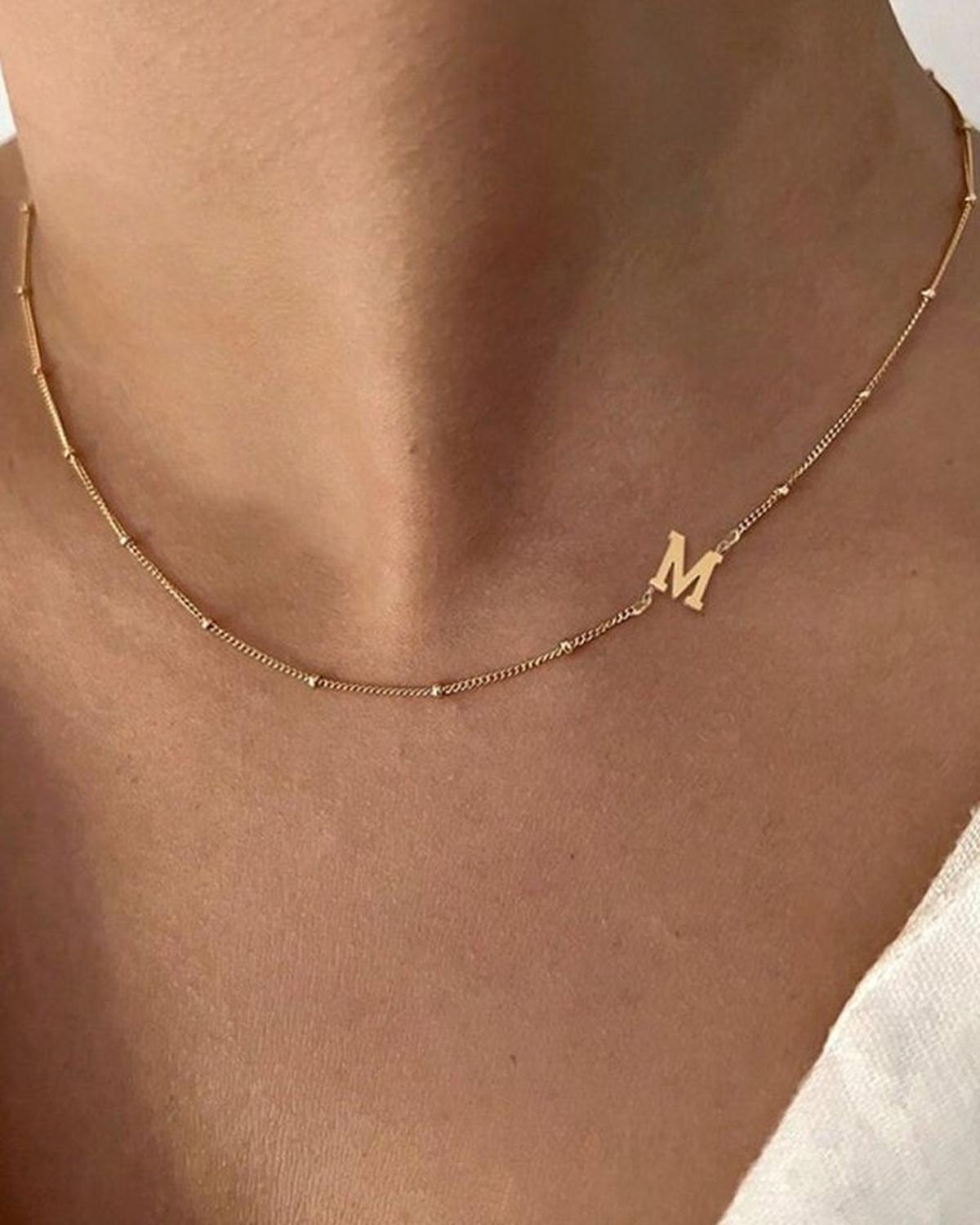 Ilustrasi Kalung Custom Inisial (©Pinterest)