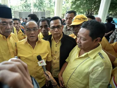 Ketua DPP Partai Golkar Munas Bali, Aburizal Bakrie saat menghadiri sidang sengketa pengurusan Partai Golongan Karya (Golkar) di Pengadilan Negeri Jakarta Utara, Selasa (31/3/2015). (Liputan6.com/Faizal Fanani)