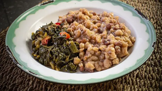 Dikgobe adalah sejenis olahan kacang, kuliner terkenal di Botswana