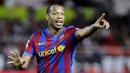 Thierry Henry. Striker Prancis ini didatangkan Barcelona dari Arsenal pada awal musim 2007/2008 dan bertahan selama 3 musim hingga akhir 2009/2010. Dua trofi LaLiga dan masing-masing 1 Copa del Rey, Super Spanyol, Liga Champions, Super Eropa dan Piala Dunia Klub sukses diraih. (AFP/Cristina Quicler)