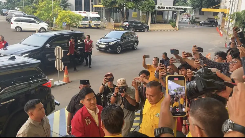 Ketua Umum DPP PSI Kaesang Pangarep berkunjung ke Kantor DPP Golkar di Jakarta, Kamis (11/7) (Liputan6.com/Muhammad Radityo Priyasmoro)