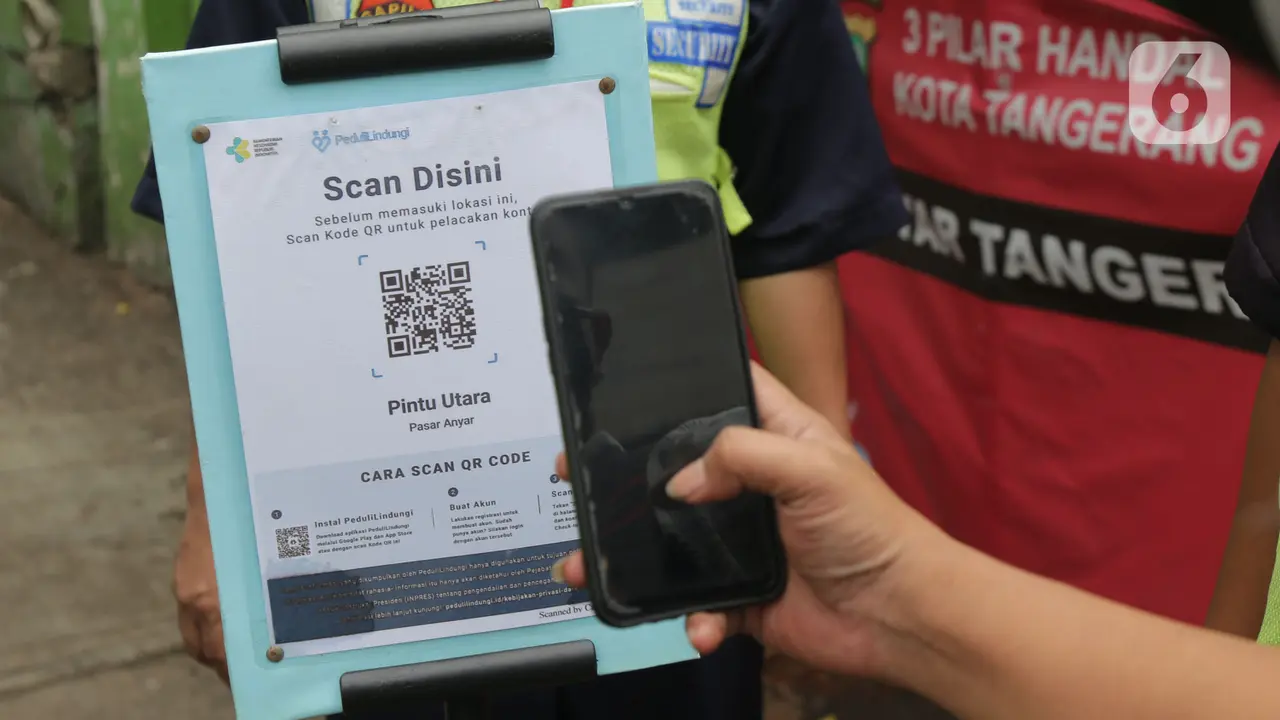 Aplikasi PeduliLindungi di Pasar tradisional Tangerang