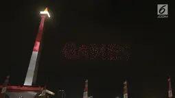 Atraksi 300 Drone membuat tulisan GAMES saat acara hitung mundur Asian Games 2018 di Monas, Jakarta, Jumat (18/8). Asian Games 2018 ini bertema Energy Of Asia (Liputan6.com/Herman Zakharia)