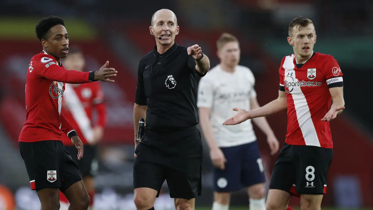 Foto Liga Inggris: Gol Tunggal Raheem Sterling Tentukan Kemenangan City Atas Soton