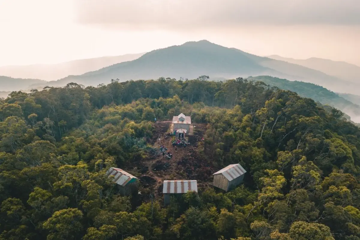 Gunung Aural, titik tertinggi di Kamboja.