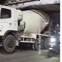 Truk Molen Sempat Nyangkut di Jembatan Matraman, Begini Penampakannya
