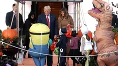 Gedung Putih didekorasi sesuai dengan tea Hallooween, Presiden dan Ibu Negara Amerika Serikat juga ikut membagikan permen.