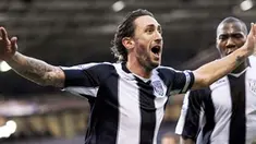 West Bromwich Albion's midfielder Jonathan Greening celebrates after scoring the opening goal during the English Premier league football match against Portsmouth at The Hawthorns on December 7, 2008. AFP PHOTO/ANDREW YATES