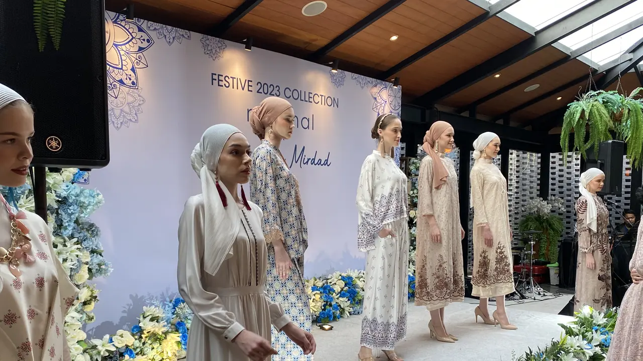 Inspirasi baju Lebaran dengan gaya feminim yang disukai Naysilla Mirdad