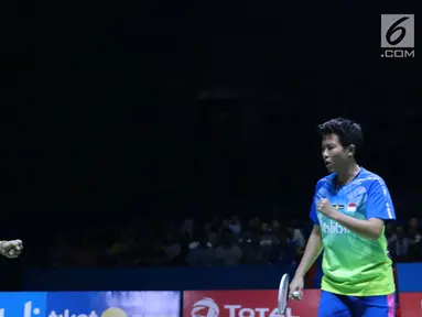 Ganda campuran Indonesia, Tontowi Ahmad/Liliyana Natsir saat melawan Hafiz Faizal/Gloria Emanulle Widjaja pada semifinal Indonesia Open 2018 di Istora GBK, Jakarta, Sabtu (7/7). Tontowi/Liliyana unggul 21-18, 21-8. (Liputan6.com/Helmi Fithriansyah)