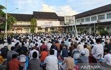 Ratusan Warga Padati Shalat Idul Fitri Muhammadiyah Mataram di Lapangan Ummat