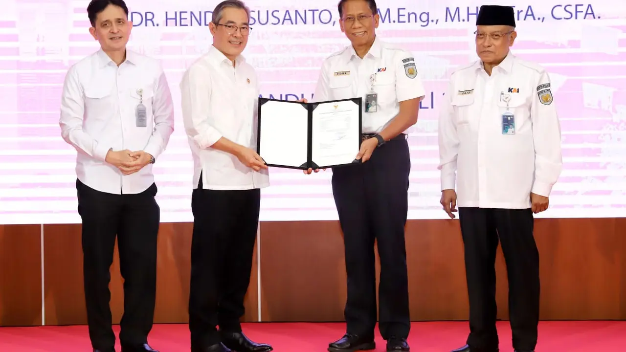 KAI menerima Laporan Hasil Pemeriksaan (LHP) Atas Pelaksanaan Kewajiban Pelayanan Publik dari BPK