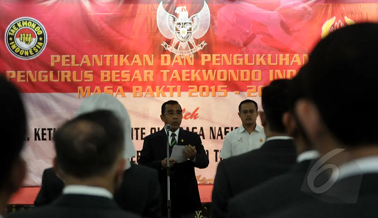 Ketua Umum KONI Pusat Tono Suratman berpidato saat  pengukuhan kepengurusan PB Taekwondo Indonesia periode 2015-2019 Norman di Wisma Serbaguna, SGBK, Jakarta, Senin (27/4/2015). (Liputan6.com/JohanTallo)