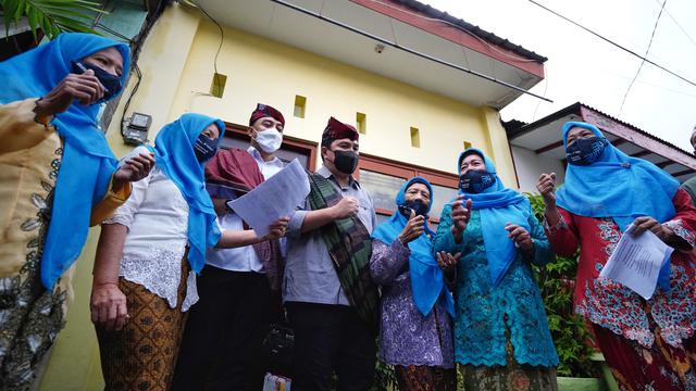 Menteri BUMN Erick Thohir mendapatkan sambutan meriah ketika mengunjungi Kampoeng Lawas Maspati di Kota Surabaya