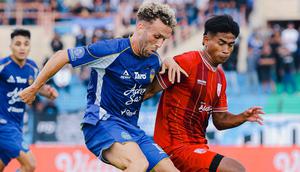 Ze Valente (kiri) saat PSIM Yogyakarta bermain imbang 0-0 versus Persis Solo pada BRI Super League 2025/2026 hari Jumat (06/02/2026). (X/PSIM)