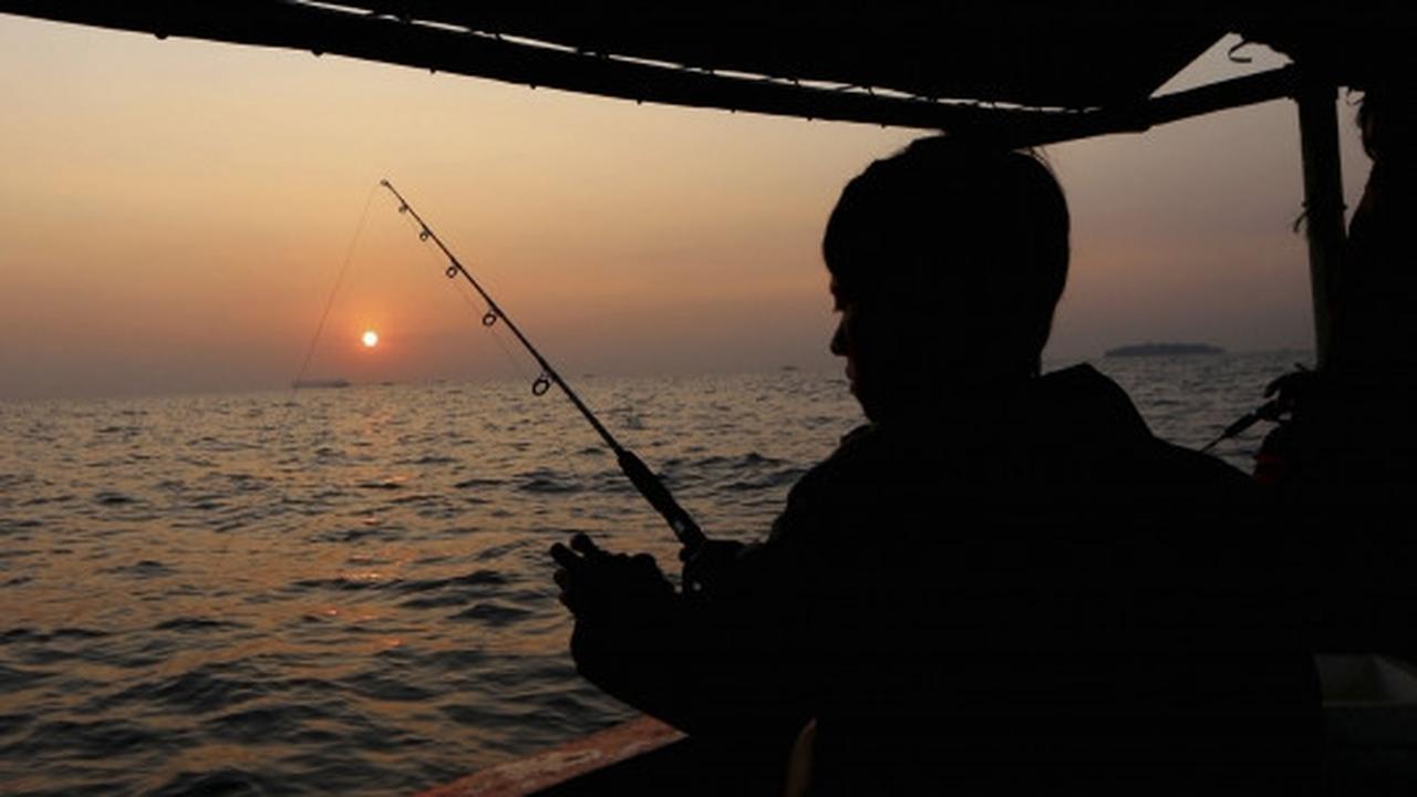 Serunya ngabuburit dengan memancing di perairan Kepulauan Seribu