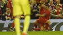 Pemain Liverpool, Adam Lallana (2kanan)  merayakan golnya ke gawang Villareal pada laga leg kedua semifinal Liga Europa di Stadion Anfield, Liverpool, Jumat (6/5/2016)  dini hari WIB. (AFP/Lluis Gene)